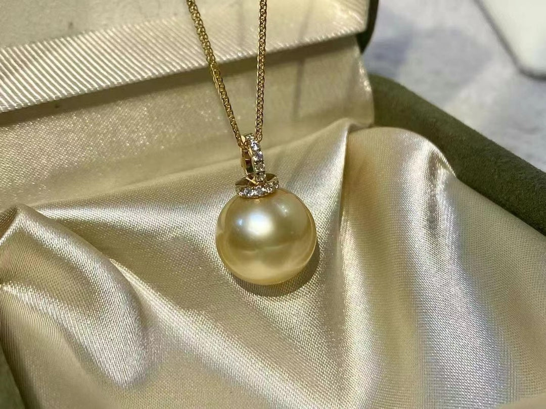（South Sea Golden Pearl Pacifier Pendant）南洋金珠奶嘴吊坠