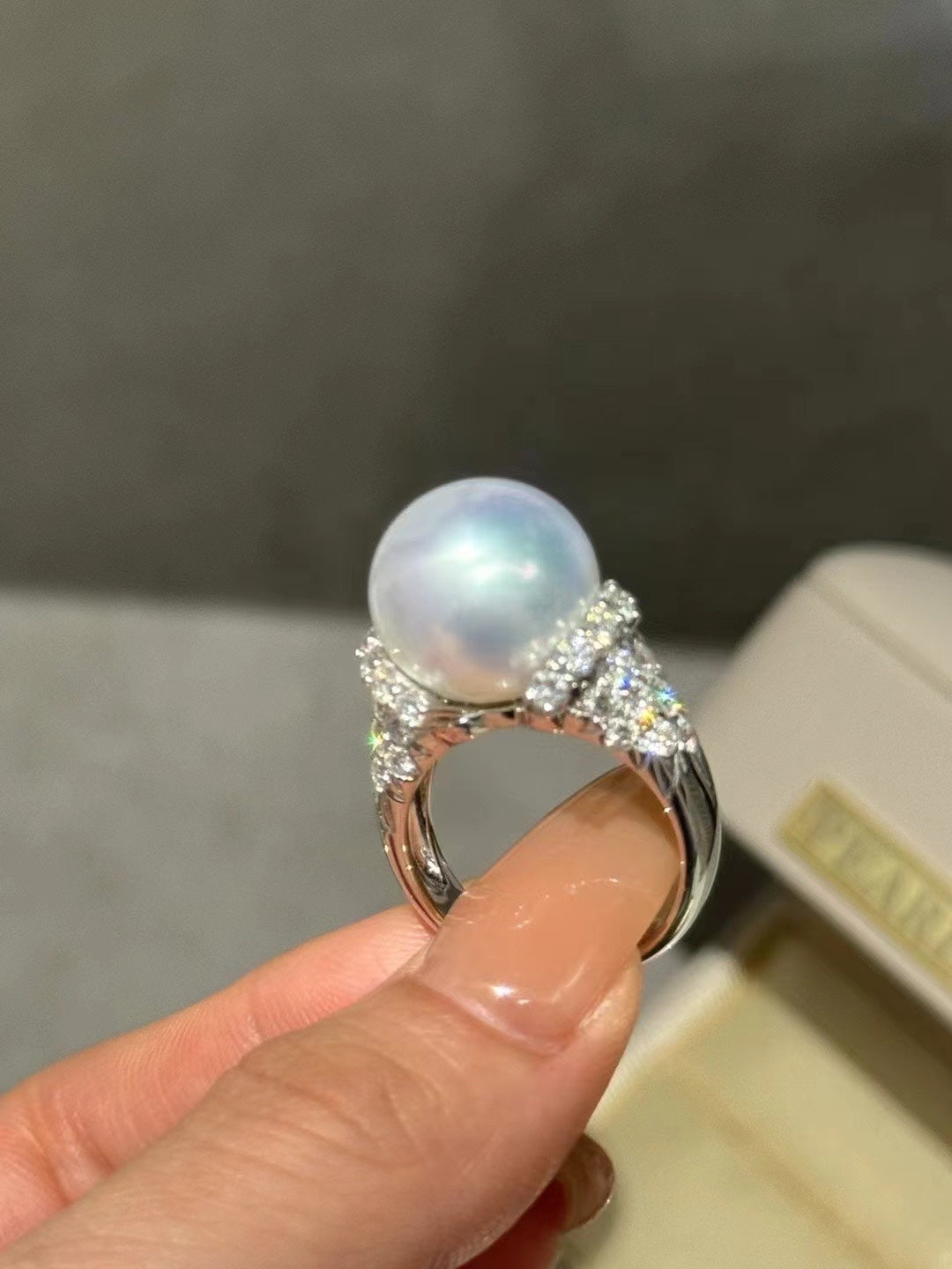 Australian South Sea Pearl and Diamond Ring（澳白钻石戒指）