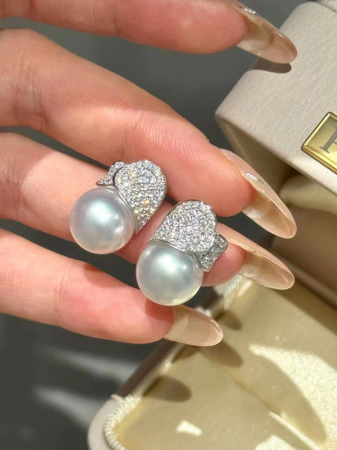 "Venus" Australian White Pearl Stud Earrings（澳白“维纳斯‘’珍珠耳钉）